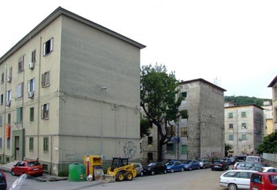 Salerno - Fratte, case popolari antistanti la nuova chiesa della Sacra Famiglia