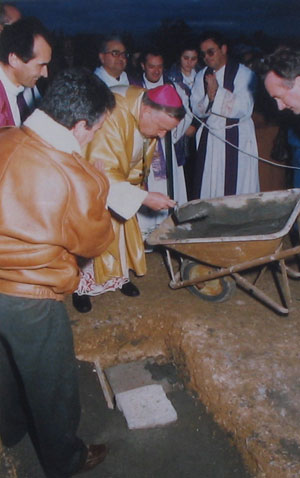 La posa della prima pietra, il 10 dicembre 1989 (archivio parrocchiale)