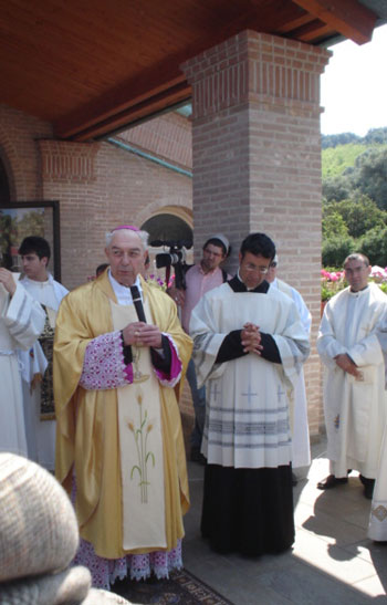 Inizio del rito di dedicazione della chiesa, 7 maggio 2006