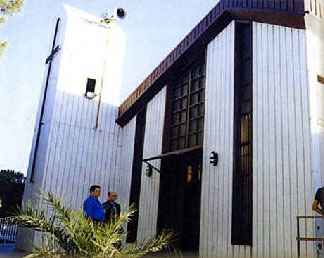 Patern, il prefabbricato sede provvisoria della parrocchia dello Spirito Santo (1982-2000) (dal web)