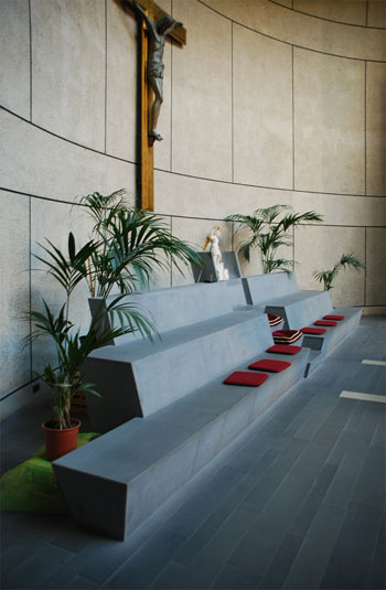 Sede (su cui  temporaneamente depositata la statua di San Michele, in attesa di ricollocazione, settembre 2013)