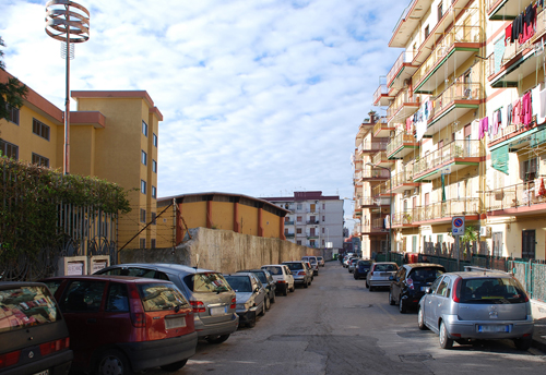 Portici, il quartiere antistante il complesso del Santissimo Redentore, via Scalea; a sinistra il complesso scolastico (verso sud)