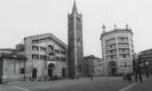 Parma, la piazza della cattedrale e del battistero