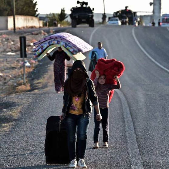 Profughi in fuga da Kobane (Foto SIR)