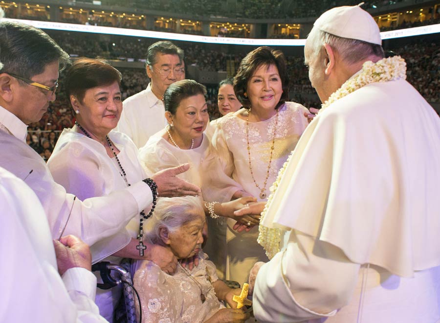L'incontro di Papa Francesco con le famiglia <br> (Manila, 16 gennaio 2015 - Foto Osservatore Romano)