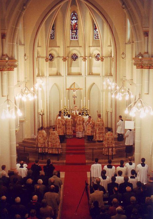 1999, il Card. Joseph Ratzinger celebra a Weimar la S. Messa con il rito anteriore alla riforma del 1970.