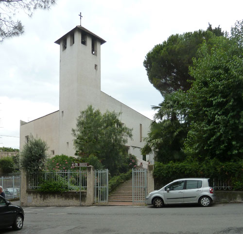 Savona, quartiere Villetta, chiesa di Santa Maria G. Rossello, progetto di Giovanni Romano (metà anni 1960). (foto Marco Romano)