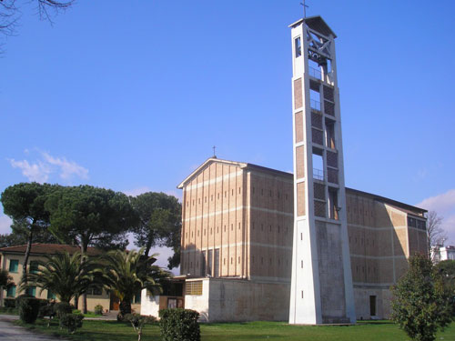 Pistoia, chiesa della Vergine, progetto di Giovanni Michelucci (1949-55). (foto dal sito www.parrocchiadellavergine.it)