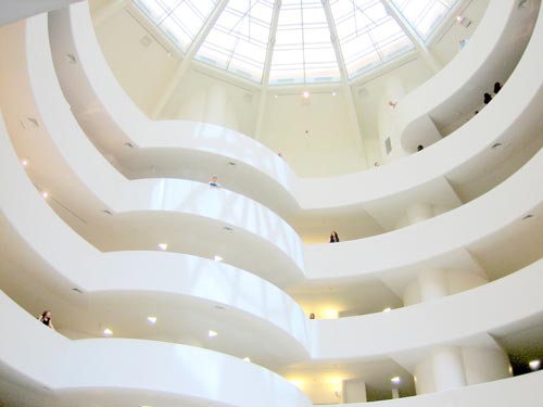 Museo Guggenheim di New York (vista interna).  (Foto Gomattolson, da Wikipedia)