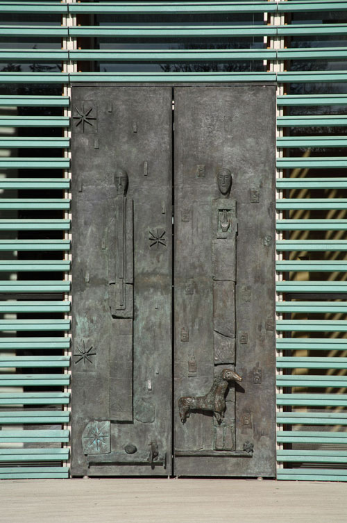 Mimmo Paladino, portone bronzeo, Santuario di San Pio, San Giovanni Rotondo (2004, progetto architettonico Renzo Piano)